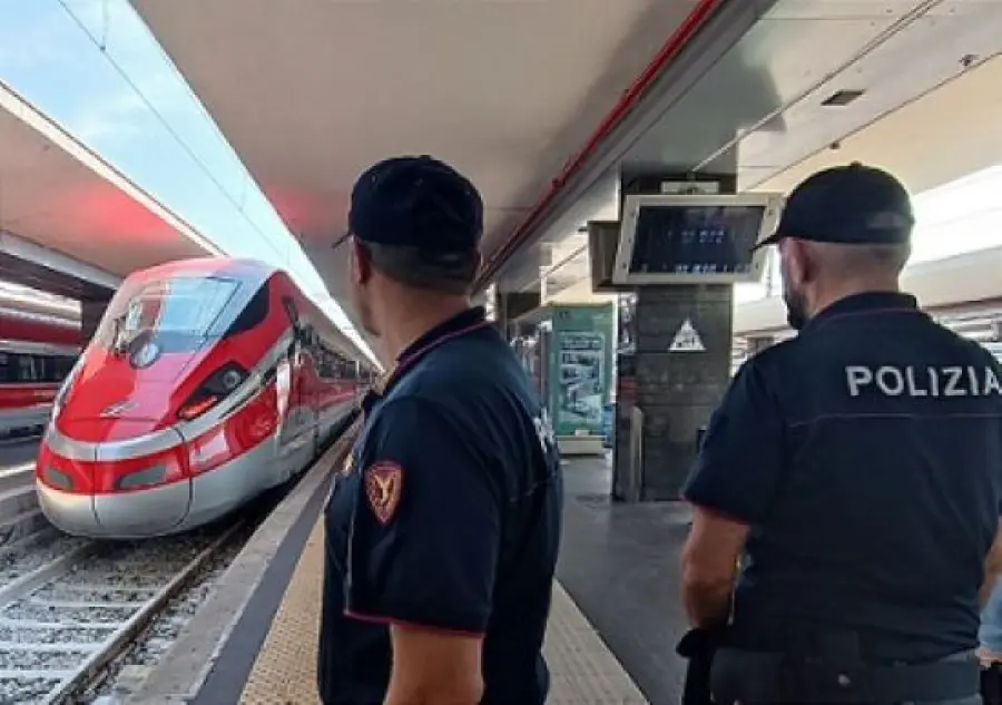 Napoli Centrale, quattro arresti della Polizia tra furti e accoltellamento a Piazza Garibaldi