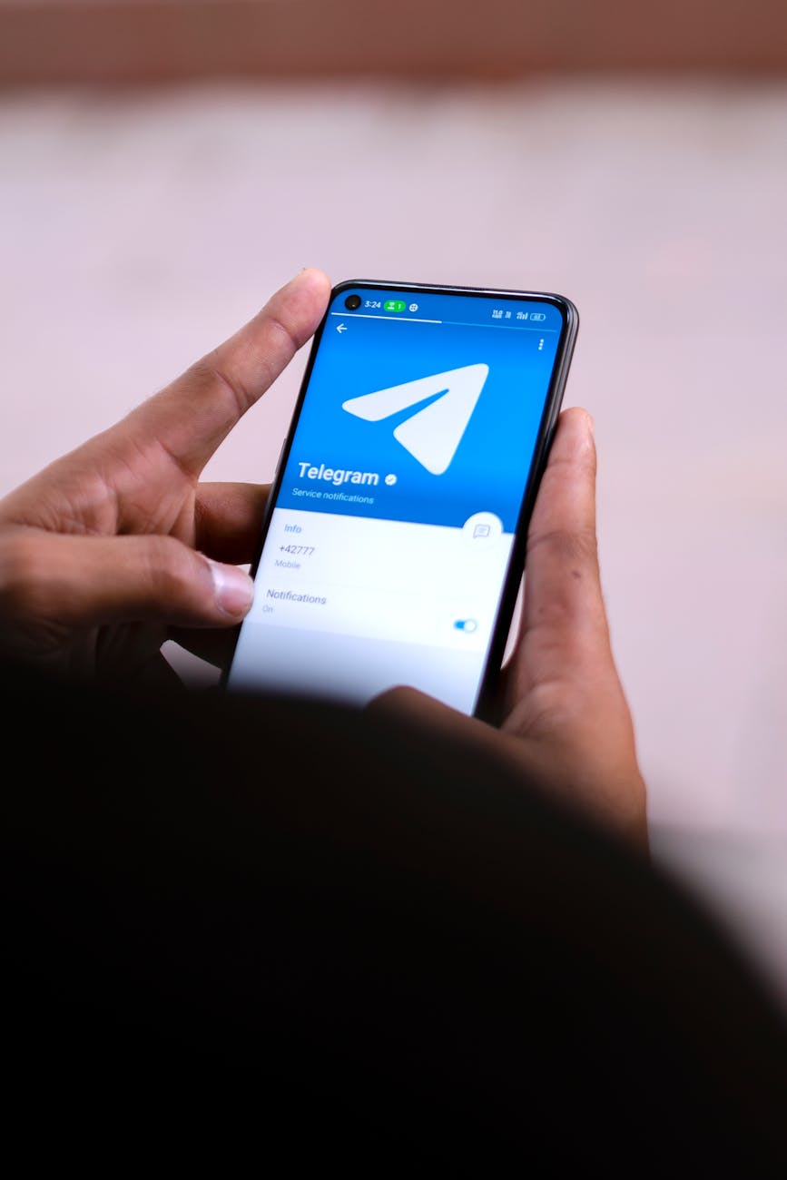 Napoli, smantellata rete internazionale di banconote false su Telegram: 12 misure cautelari