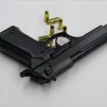 Casal di Principe, entra in un bar con una pistola clandestina: arrestato un 40enne