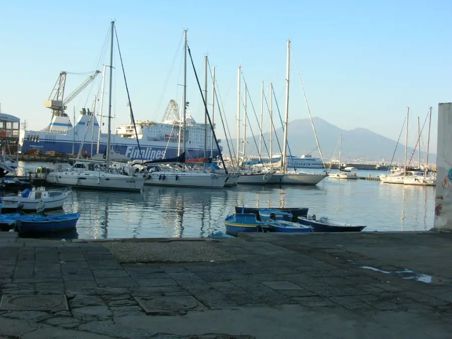Scarichi abusivi nel porto di Castellammare, sequestrato il cantiere di Marina di Stabia