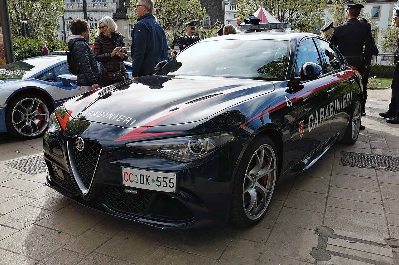 Napoli, 14enne accoltellato a scuola: denunciati due minorenni